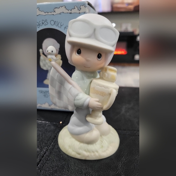 SPECIAL LIMITED EDITION- 1984 Precious Moments- Trust in the Lord to the Finish - Picture 4 of 7